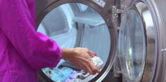 Wow: Try adding a ball of aluminium foil to your dryer when doing laundry! This is amazing!
