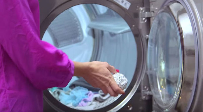 Wow: Try adding a ball of aluminium foil to your dryer when doing laundry! This is amazing!