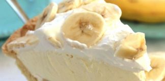 Este bizcocho de banano cremoso y suave es buenísimo y está preparado en minutos