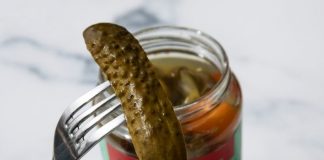 What happens if you eat pickles and drink the juice every day? We list some of the benefits here!